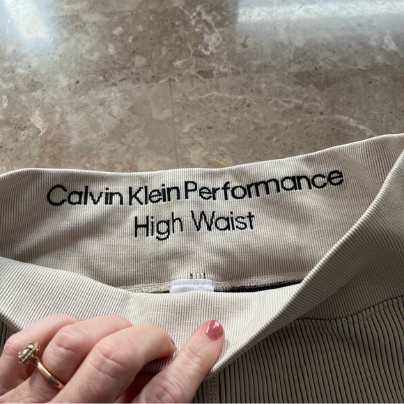 Calvin Klein high waisted shorts cream color size medium - Picture 3 of 7